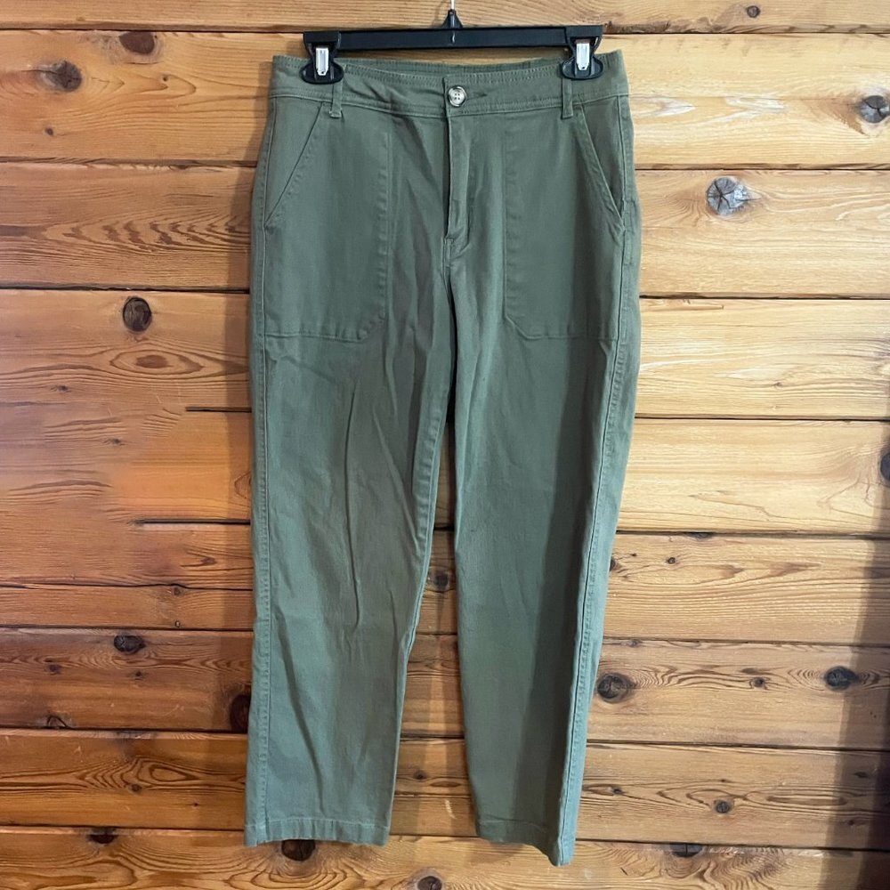 Elizabeth and James patch pocket cropped chinos army green. Size 2